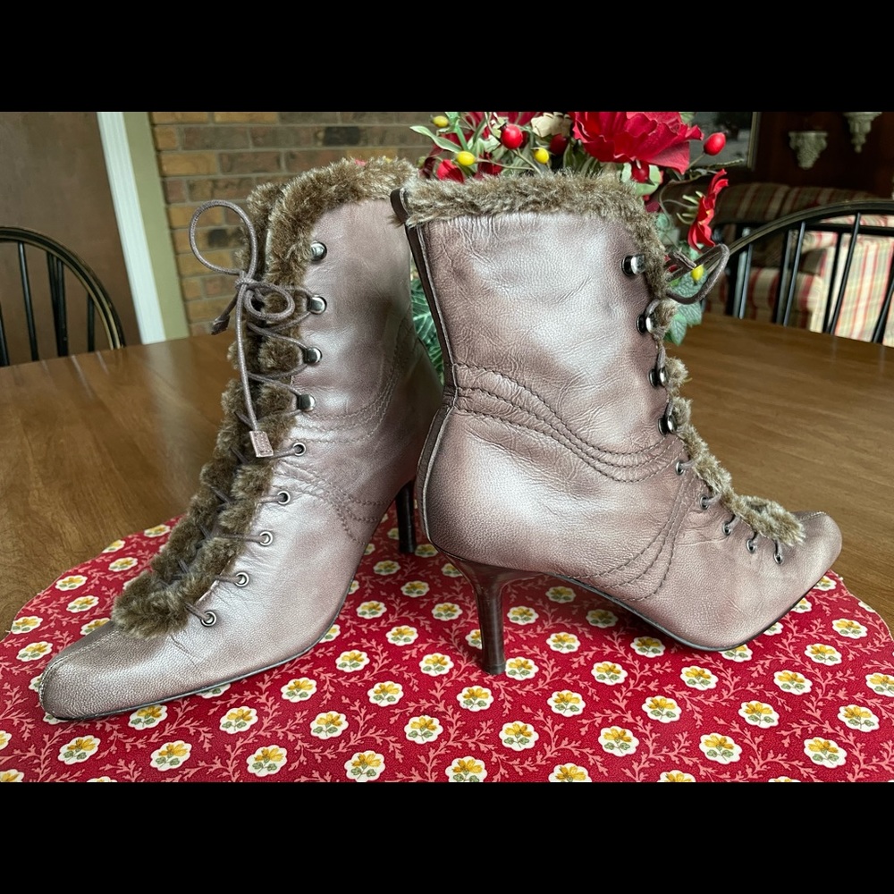 XOXO Leather Booties with Faux Fur Trim, 3” heel. Super Cute & Original. Size 6 - Picture 14 of 16